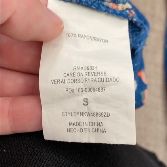 Rewind blue floral off the shoulder crop - Picture 5 of 6